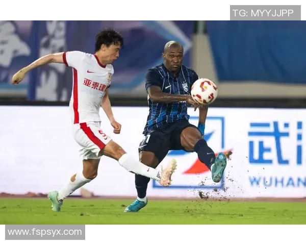 武汉足球队战术解析：从进攻到防守的全方位战略探讨